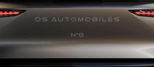 Rear badge of the DS N°8