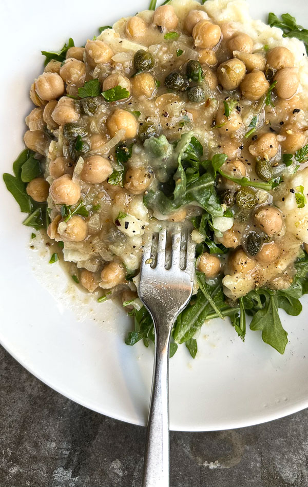 Bright, bold, and comforting—Shutterbean’s Chickpea Piccata is served over creamy mashed potatoes with a generous handful of peppery arugula. A fast, flavorful, plant-based dinner loaded with lemon, garlic, and capers. Perfect for a cozy weeknight meal that feels like a restaurant dish.