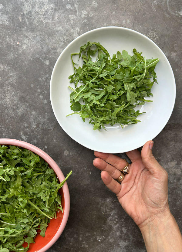 Bright, bold, and comforting—Shutterbean’s Chickpea Piccata is served over creamy mashed potatoes with a generous handful of peppery arugula. A fast, flavorful, plant-based dinner loaded with lemon, garlic, and capers. Perfect for a cozy weeknight meal that feels like a restaurant dish.