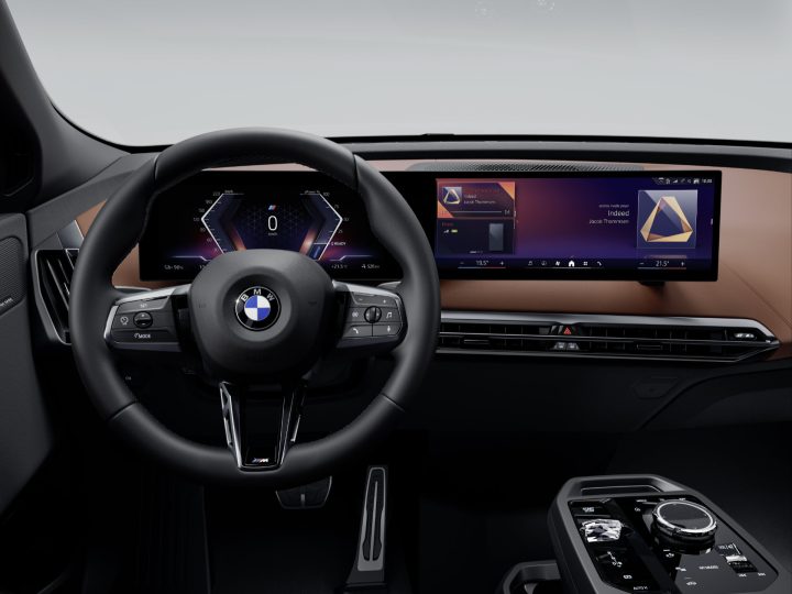 BMW iX xDrive60 Interior
