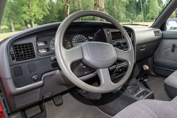 No Reserve: 1992 Toyota Pickup XtraCab SR5 V6 5-Speed