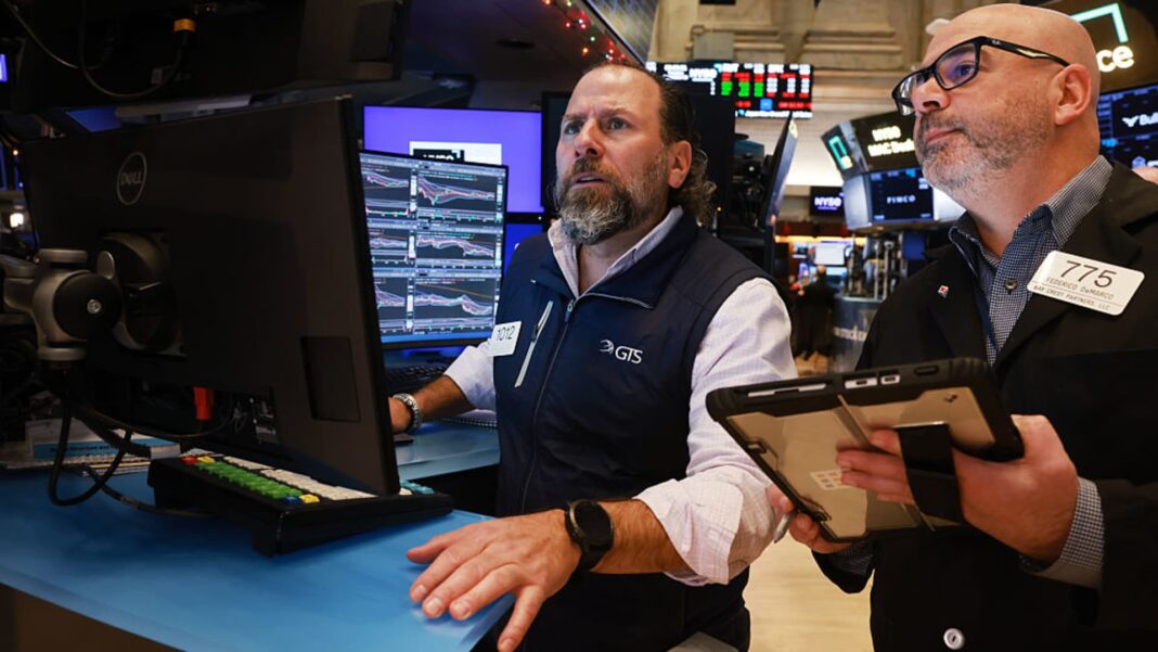 ticks a bit higher on final day